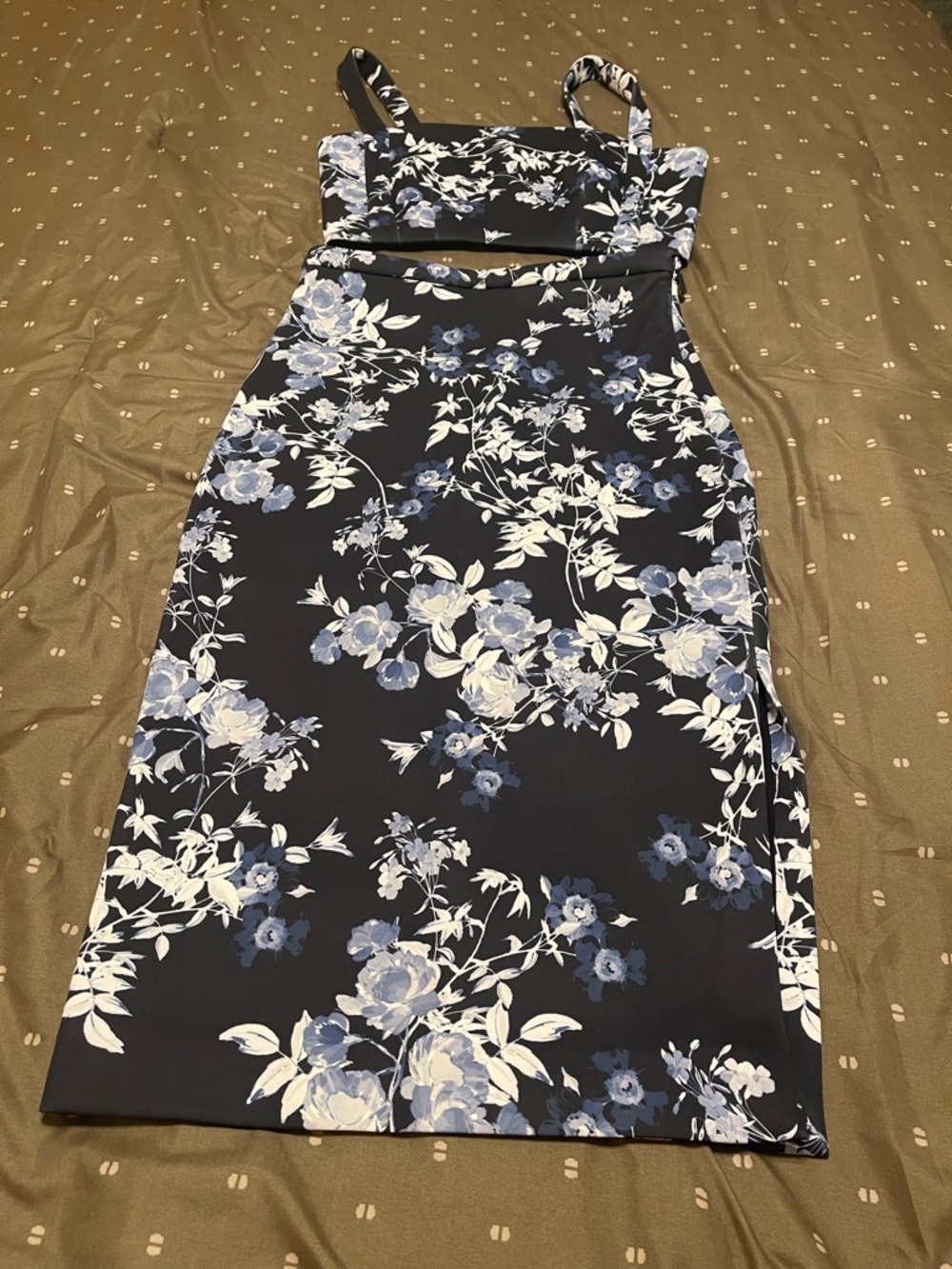 Marciano 2 piece set in floral print- Navy & White